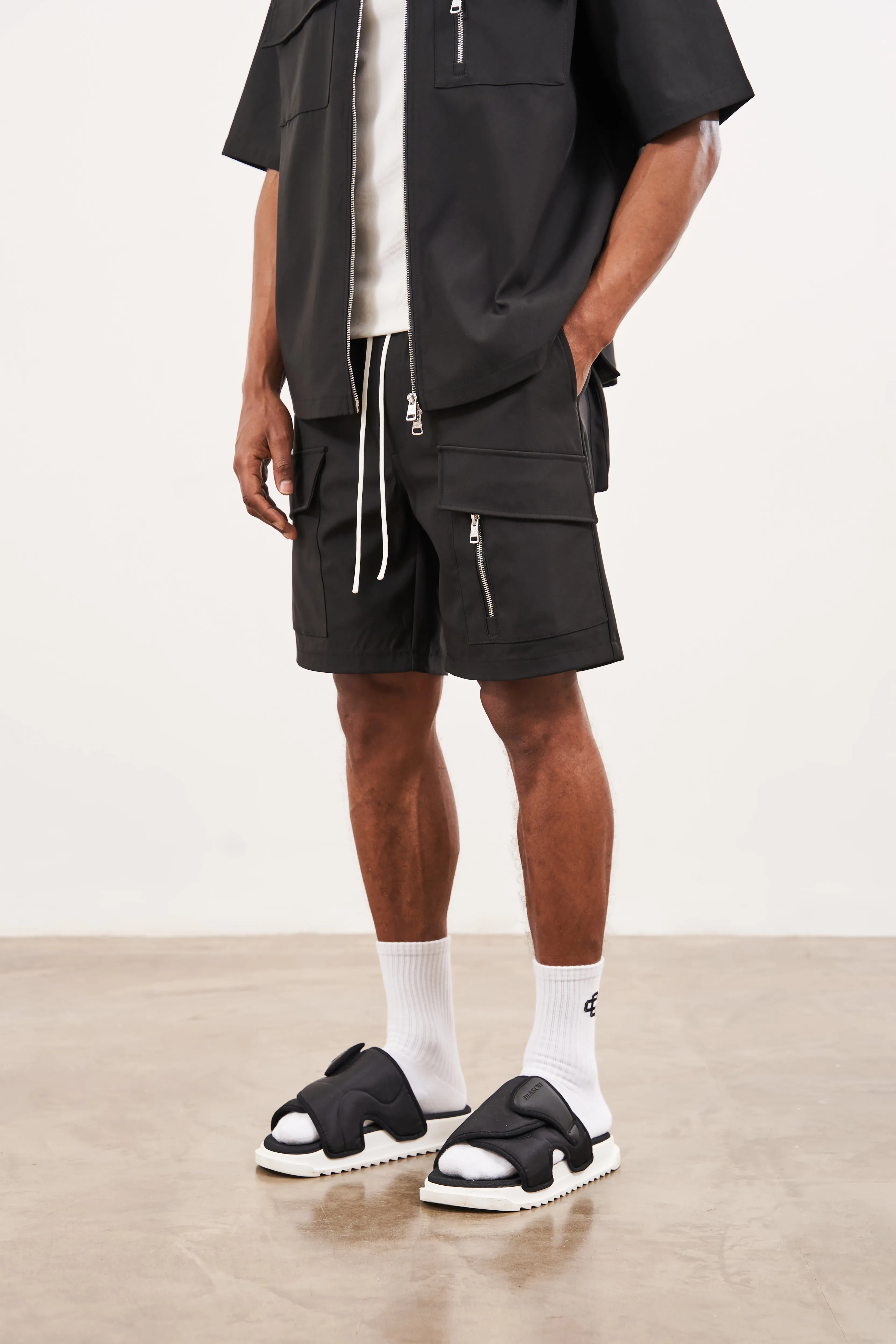 TECHNICAL HEAVYWEIGHT UTILITY SHORTS - BLACK